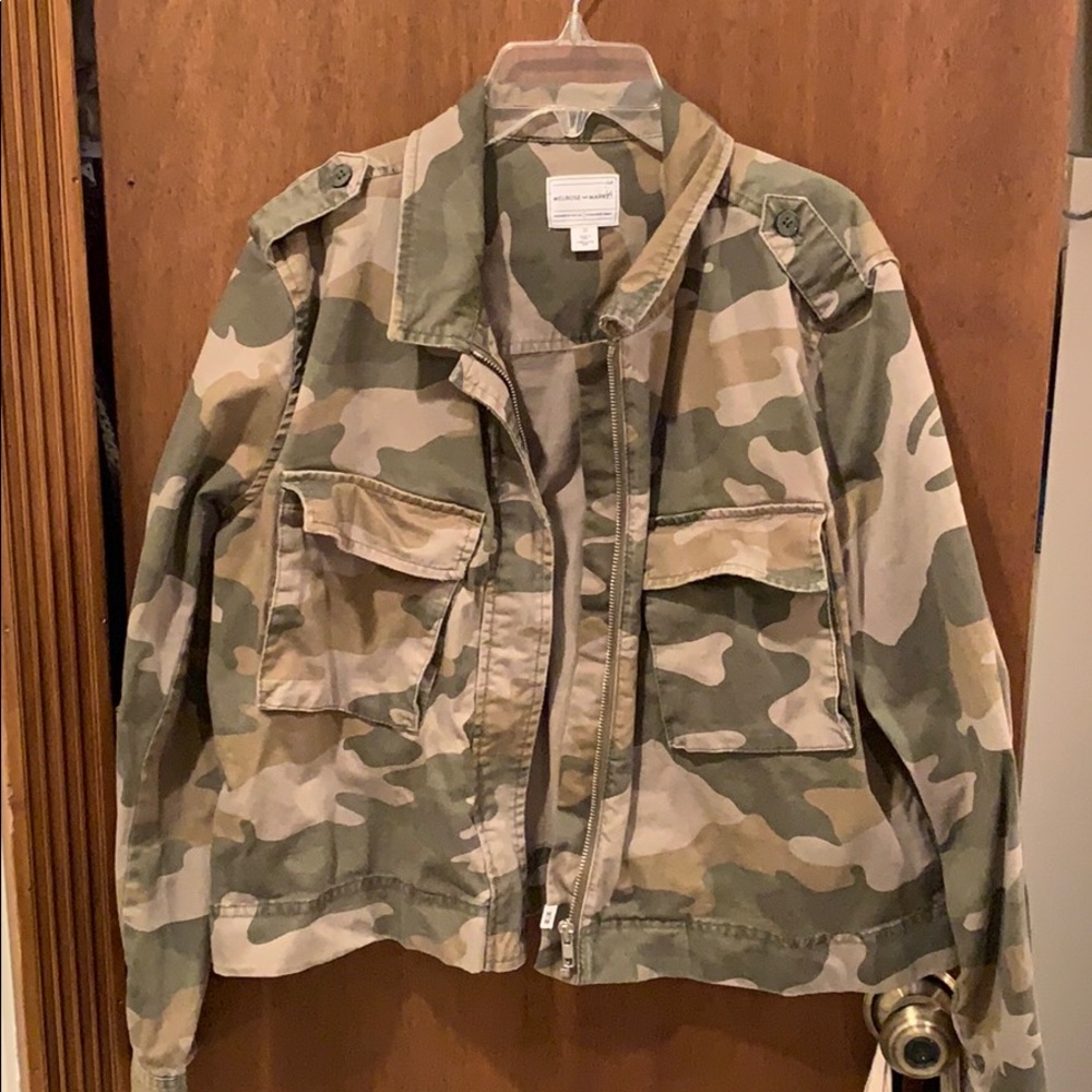 Cropped camo jacket